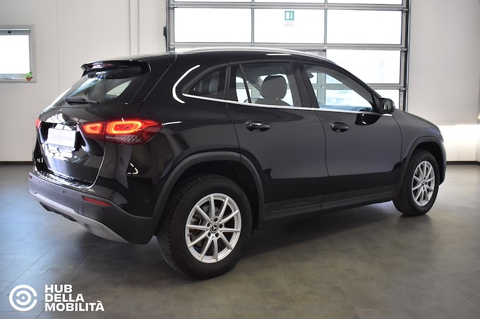 MERCEDES-BENZ GLA 180 d Automatic Business
